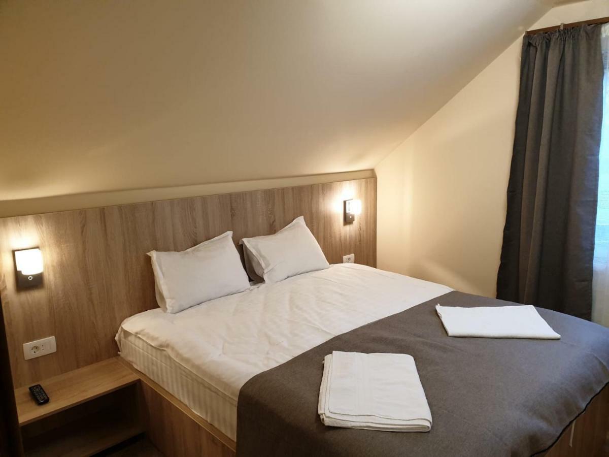 Casa Enescu Hotell Bran  Exteriör bild